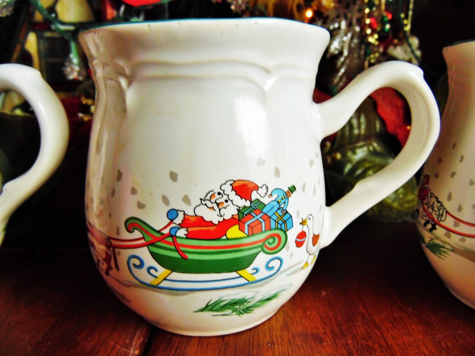 4 NEW OTHER INTERNATIONAL CHINA COUNTRY CHRISTMAS LARGE MUGS 4