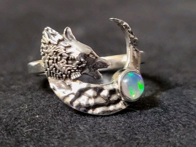 Howling Wolf & Crescent Moon Ethiopian Opal 925 Silver Ring Size 7          2444