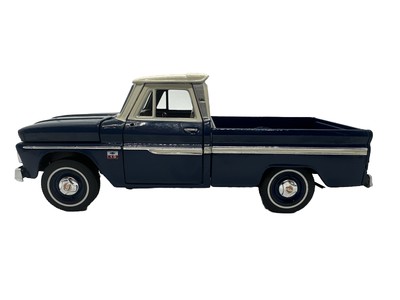 Saico 1:24 Scale 1966 Chevrolet C10 Pick Up Diecast Collectible Car