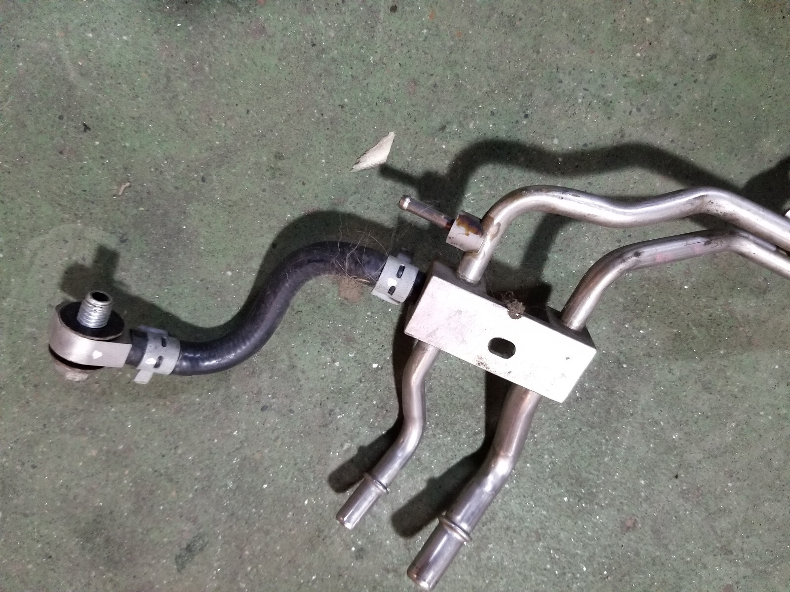 L5P 6.6L DURAMAX GM FUEL FEED AND RETURN LINES  12707895 - Picture 2 of 6