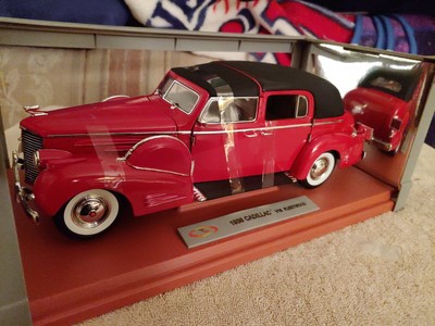 1:18 Signature Models 1938 V16 Fleetwood Cadillac Model 18117 NIOB-Attractove