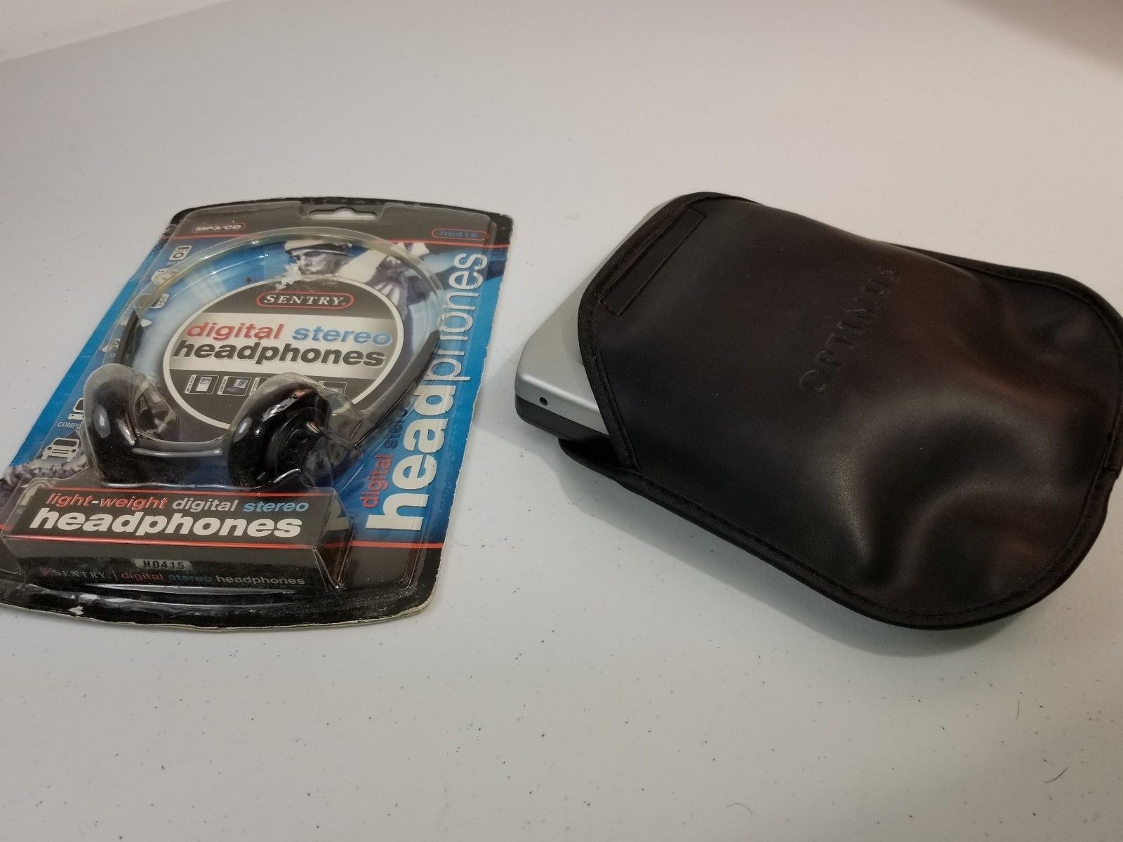 Optimus Hyper DAS Compact Disc Player - Extended Bass System With Headphones