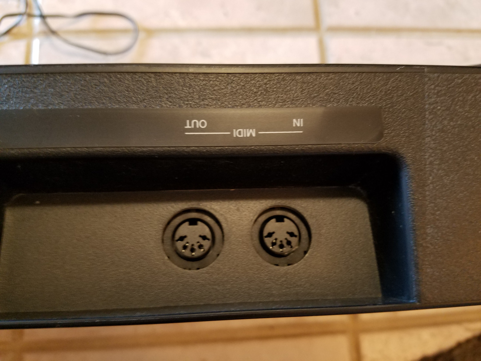 Yamaha PSR-79 Electronic Keyboard + Power Cord & Sheet Holder (GS)