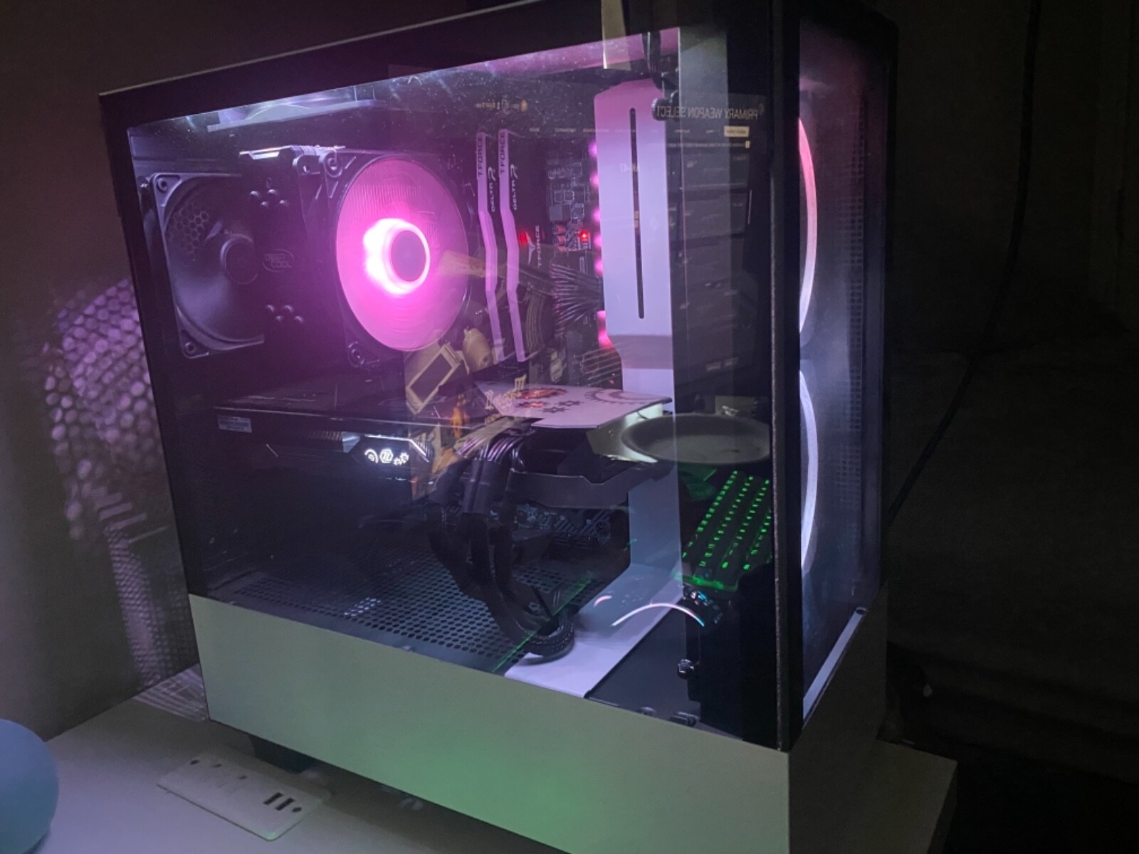 Custom built gaming pc white and black, NZXT, used, medium Custom built gaming pc white and black, NZXT, used, medium