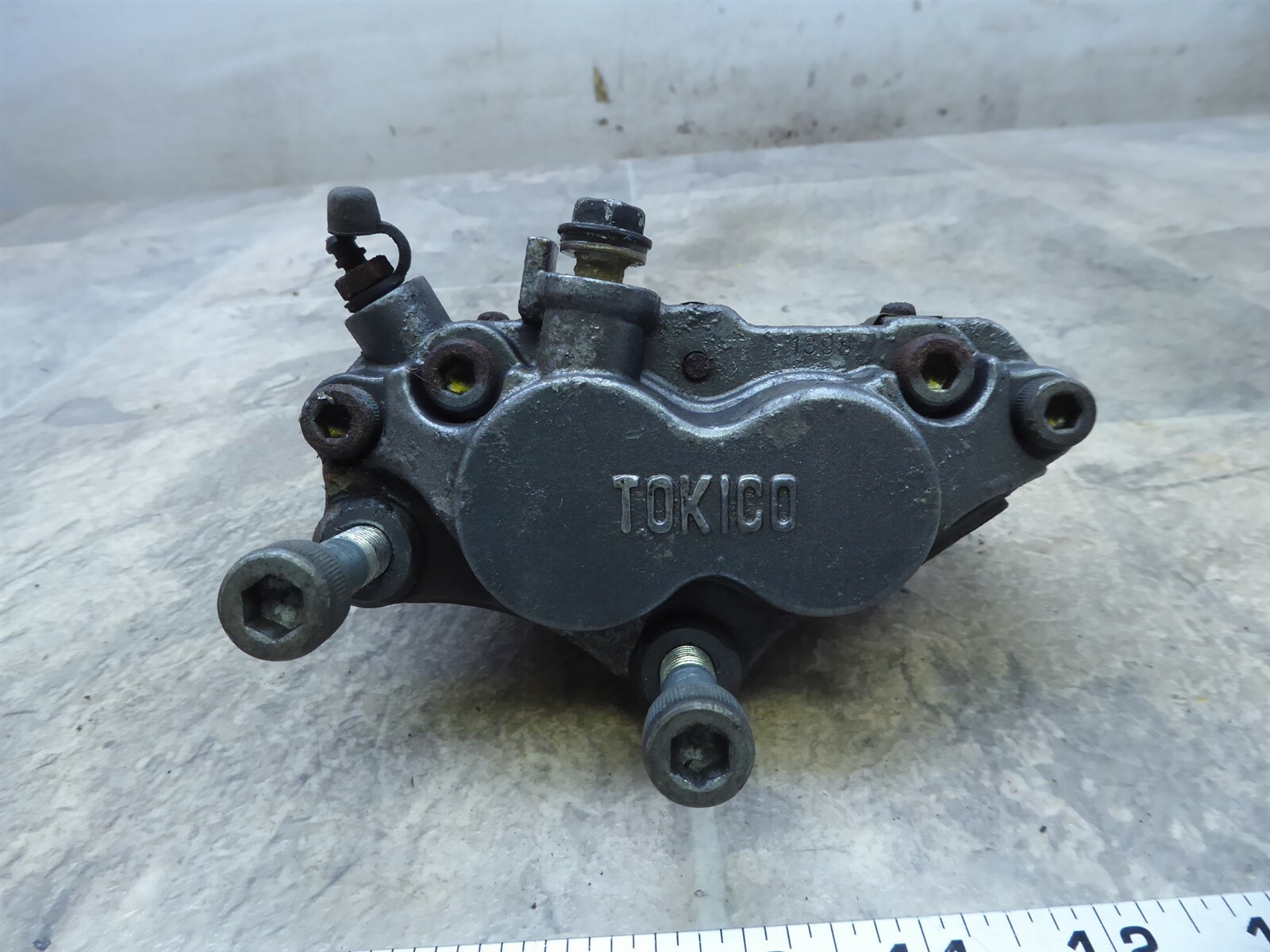 1992 Kawasaki ZX750 Ninja ZX7 K753. left front brake caliper