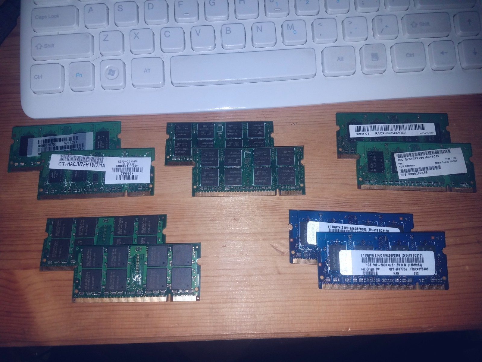 10 x 1GB PC2 Laptop memory (5 pairs)