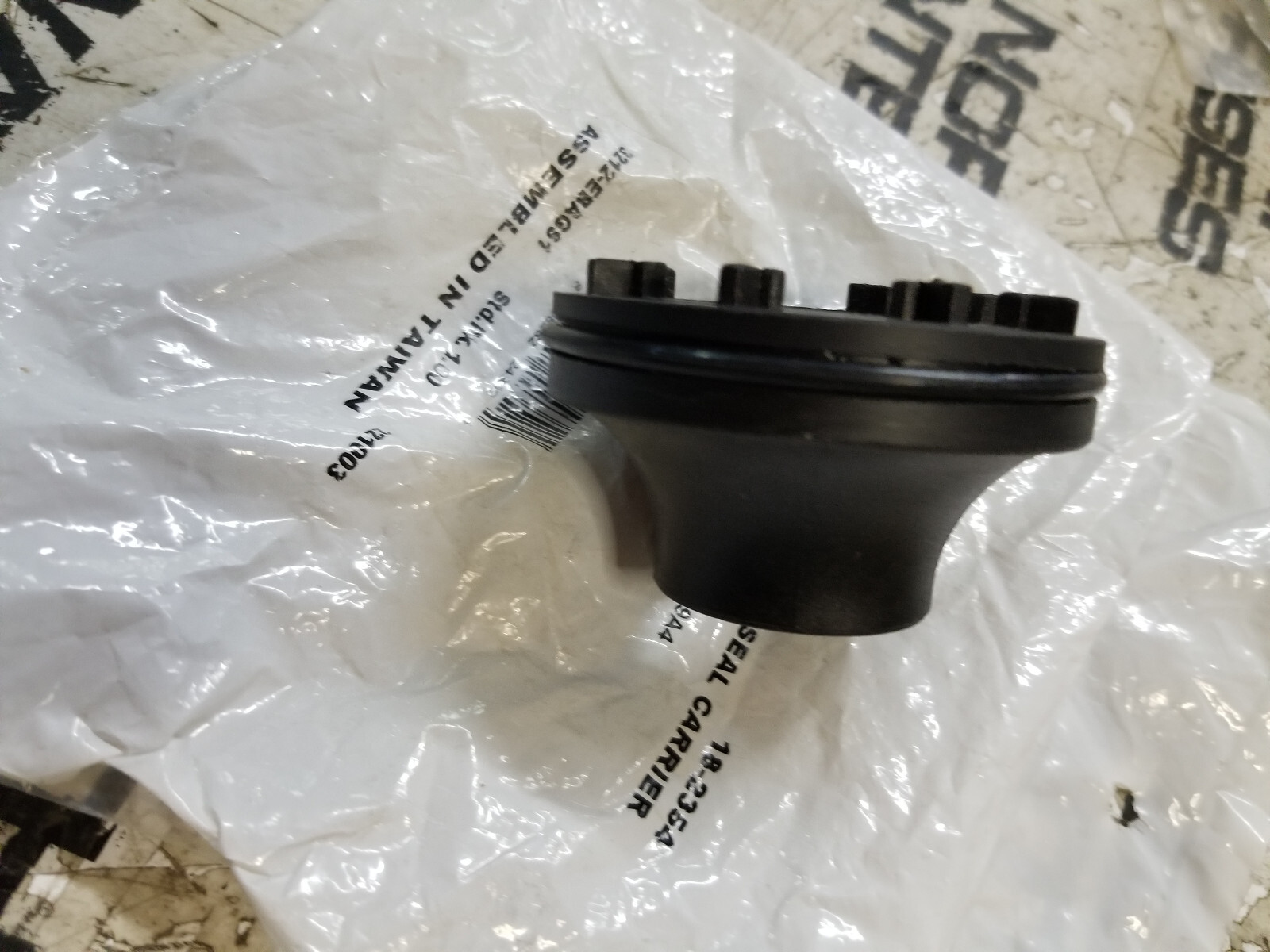 807929A1 Seal Carrier Assembly Base Fits Mercruiser Alpha One Gen II 18-2354 - Picture 1 of 3
