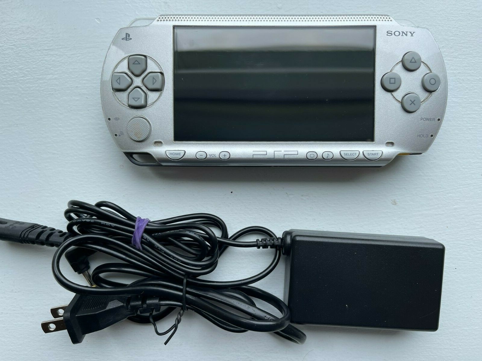 PSP-1000 Silver - Good Condition - OEM Japan Import US PSP-1000 Silver - Good Condition - OEM Japan Import US