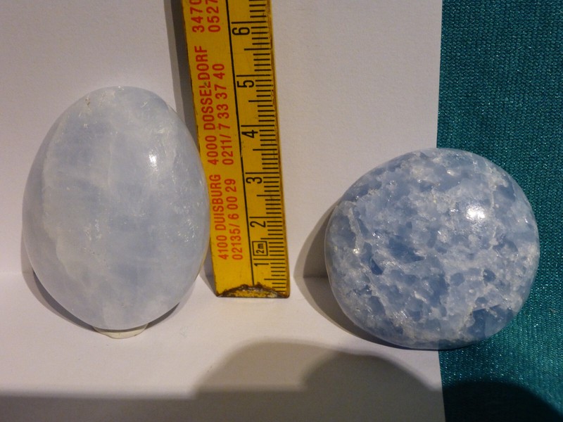 Mineralien 2x Hellblauer Calcit Palmstein Handschmeichler Mit Kleinem Regenbogen