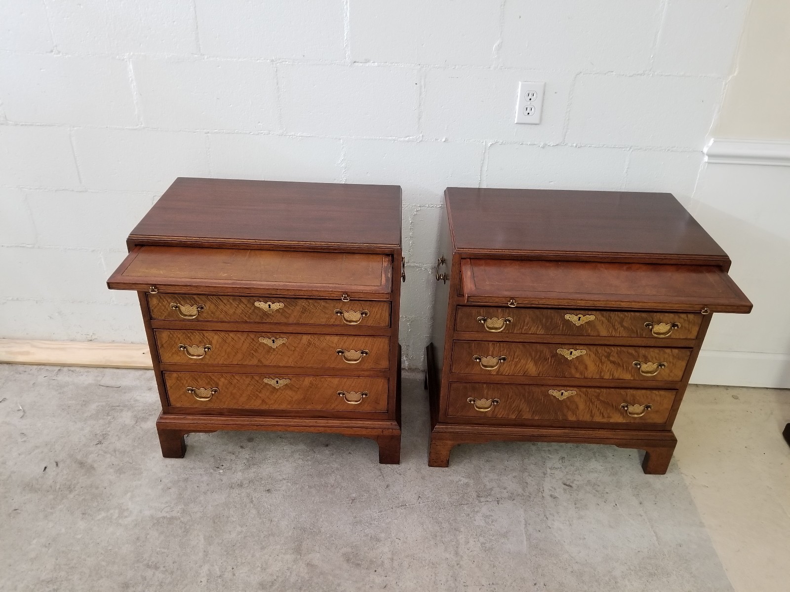 PAIR BEACON HILL NIGHTSTANDS CHESTS WITH INLAY MAHOGANY