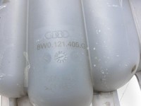 Audi A4 8W 19-24 TDI 2,0 120KW Ausgleichsbehälter für Kühlmittel Audi A4 8W 19-24 27.01.2020 8W0121405G gebraucht Vorschau 6