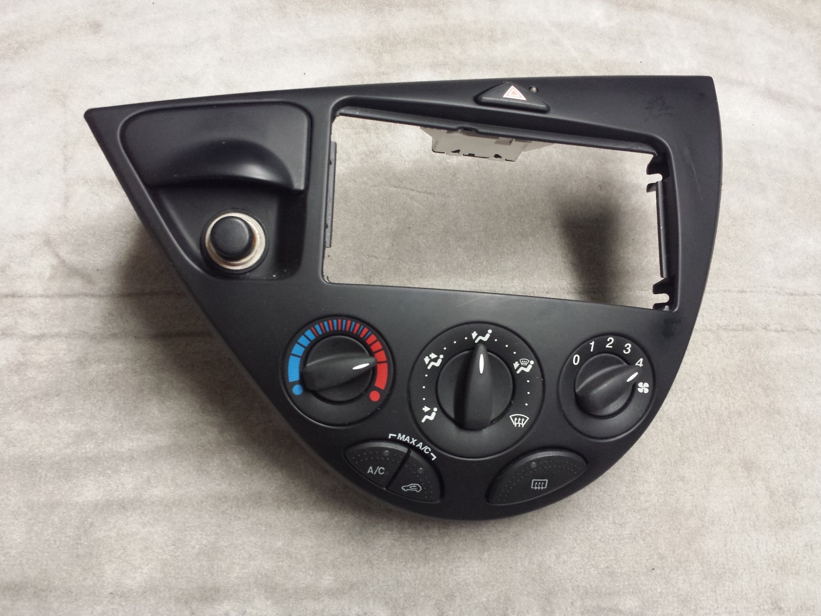 0004 Ford Focus Temperature Climate Control With Radio Dash Bezel eBay