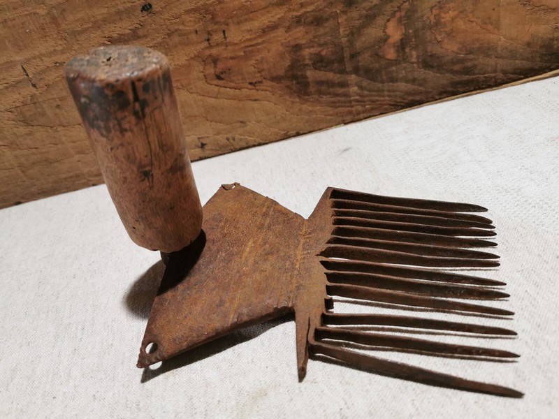 Peigne A Carder Ancien  Bois Et Fer Forge  Epoque 18 Ã¨Me  Art Populaire