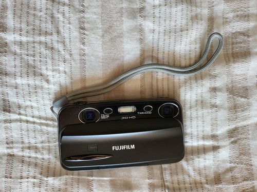 【Q2376】 FUJIFILM Finepix REAL 3D W3 Fujifilm FinePix Real 3D W3 Review | Trusted Reviews