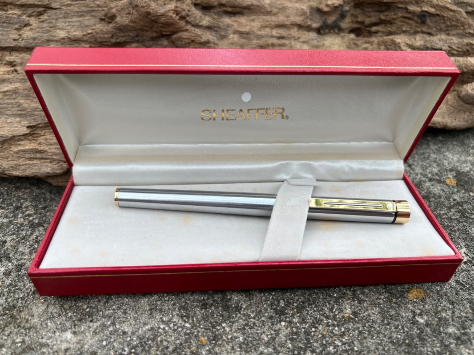 Vintage Sheaffer Targa 1001x Medium 14K Nib , New Old Stock