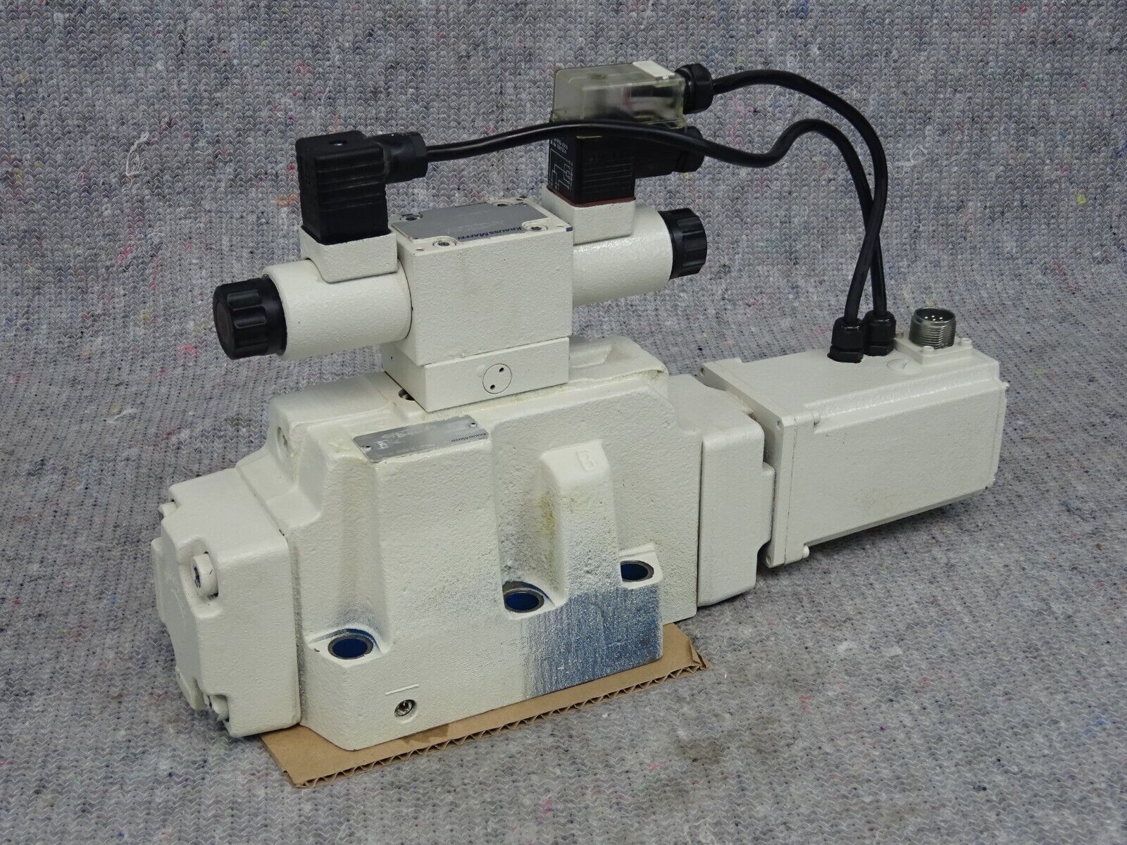 Krauss Maffei 6439346 R900978873 4WRKE 25W3-350L-3X/6EG24K31 Krauss Maffei 6439346 R900978873 4WRKE 25W3-350L-3X/6EG24K31