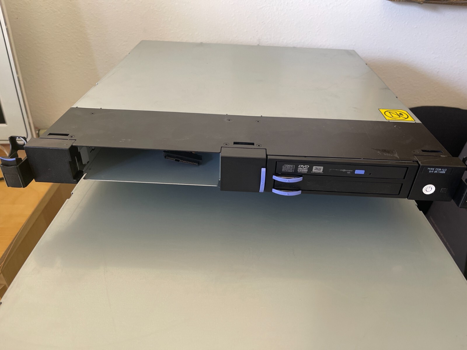 ラックケース　1U IBM 7226-1U3 46C2938 1U Dual Bay Multimedia Storage