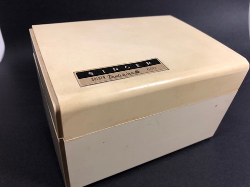 SINGER 640 GOLDEN TOUCH Sewing machine accessories and 17 Cam set