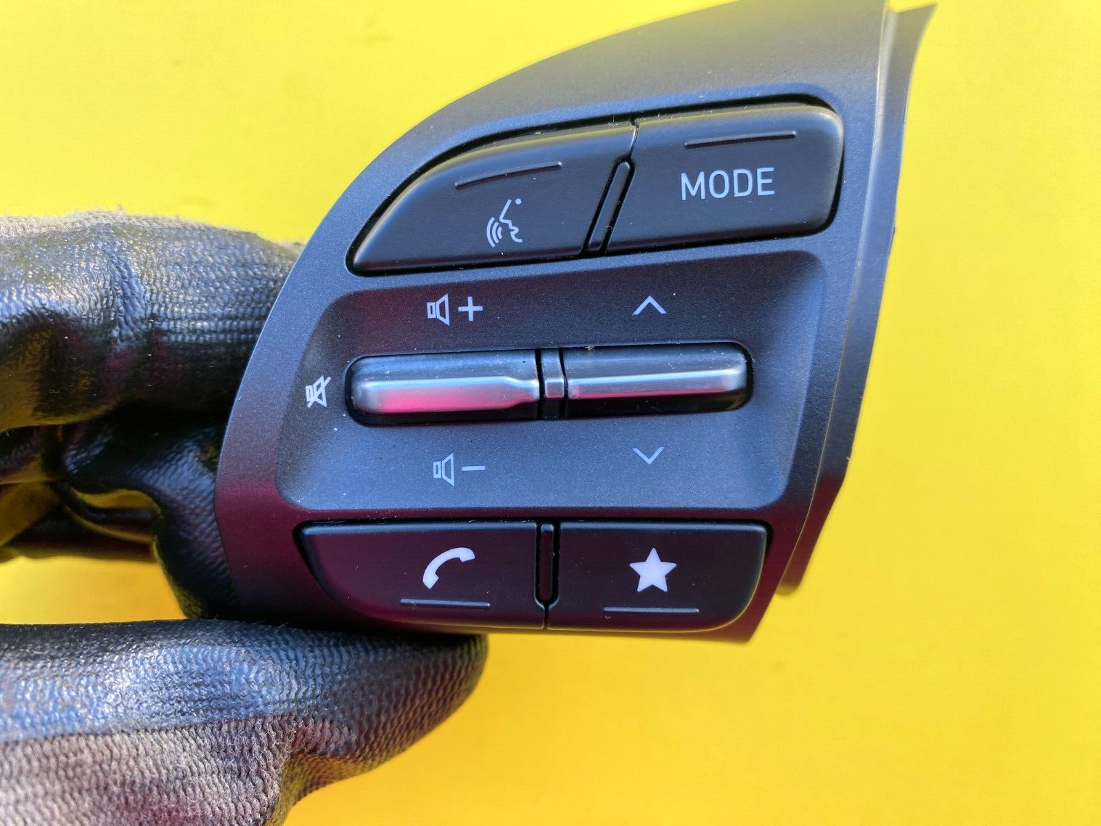 KKT 2018-2023 HYUNDAI KONA STEERING WHEEL CRUISE CONTROL SWITCH
