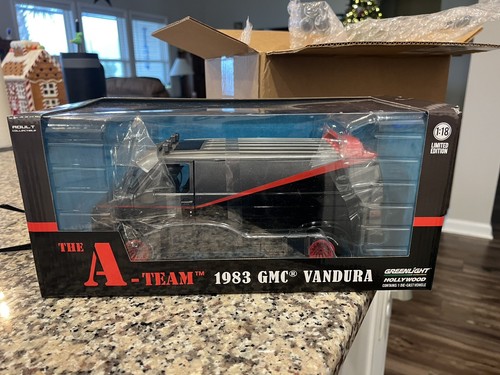 GREENLIGHT 13521 1:18 1983 GMC VANDURA VAN BLACK 