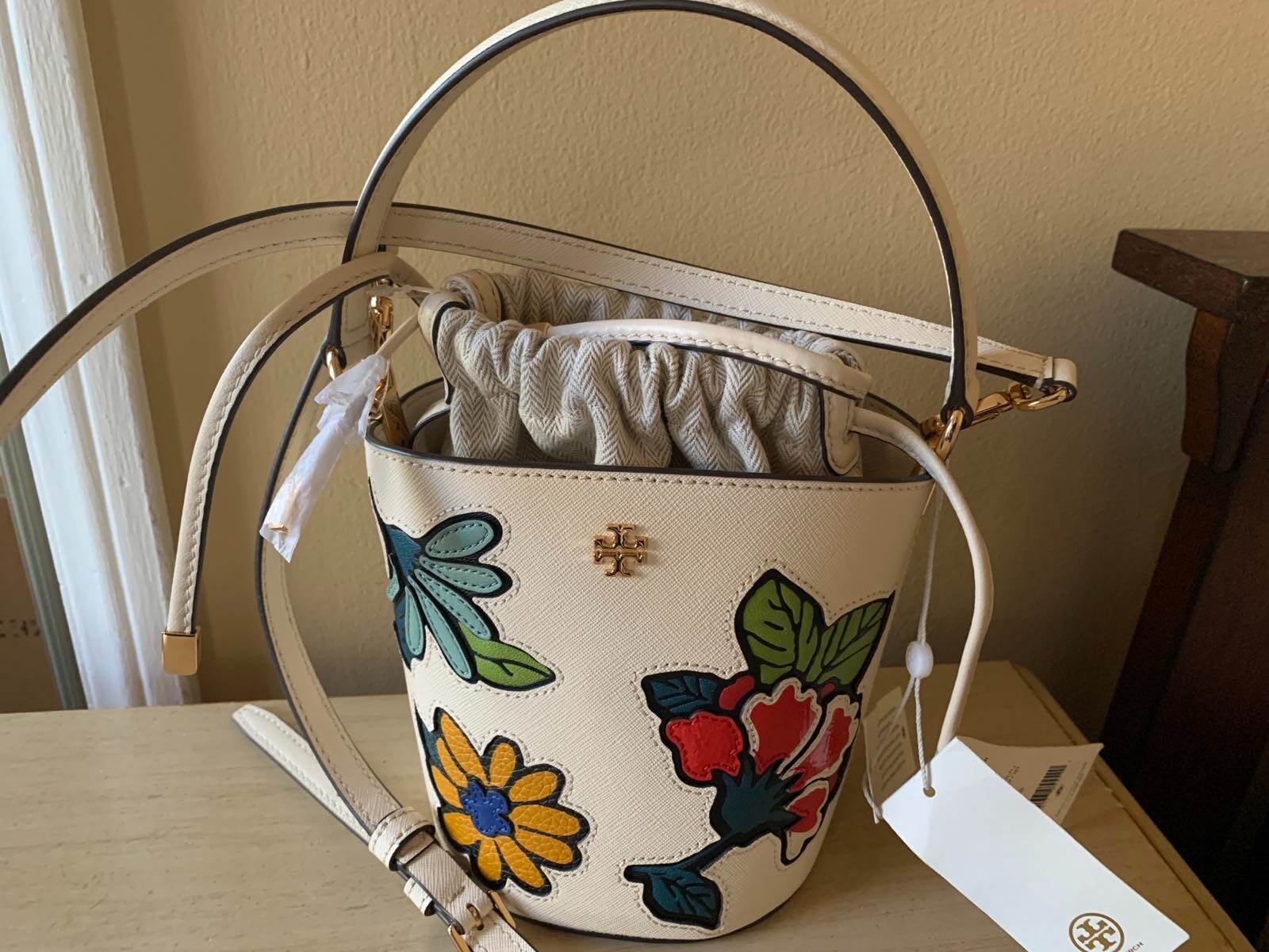 Tory Burch Emerson Appliqué Mini Bucket NWT New Cream Bag Tory Burch Emerson Appliqué Mini Bucket NWT New Cream Bag