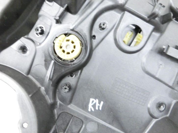 Mercedes W176 A200 12-15 Fensterheber o. FH-Motor Hinten Rechts Mercedes W176 A200 12-15 28.01.2015 A2047303635... Vorschau 2