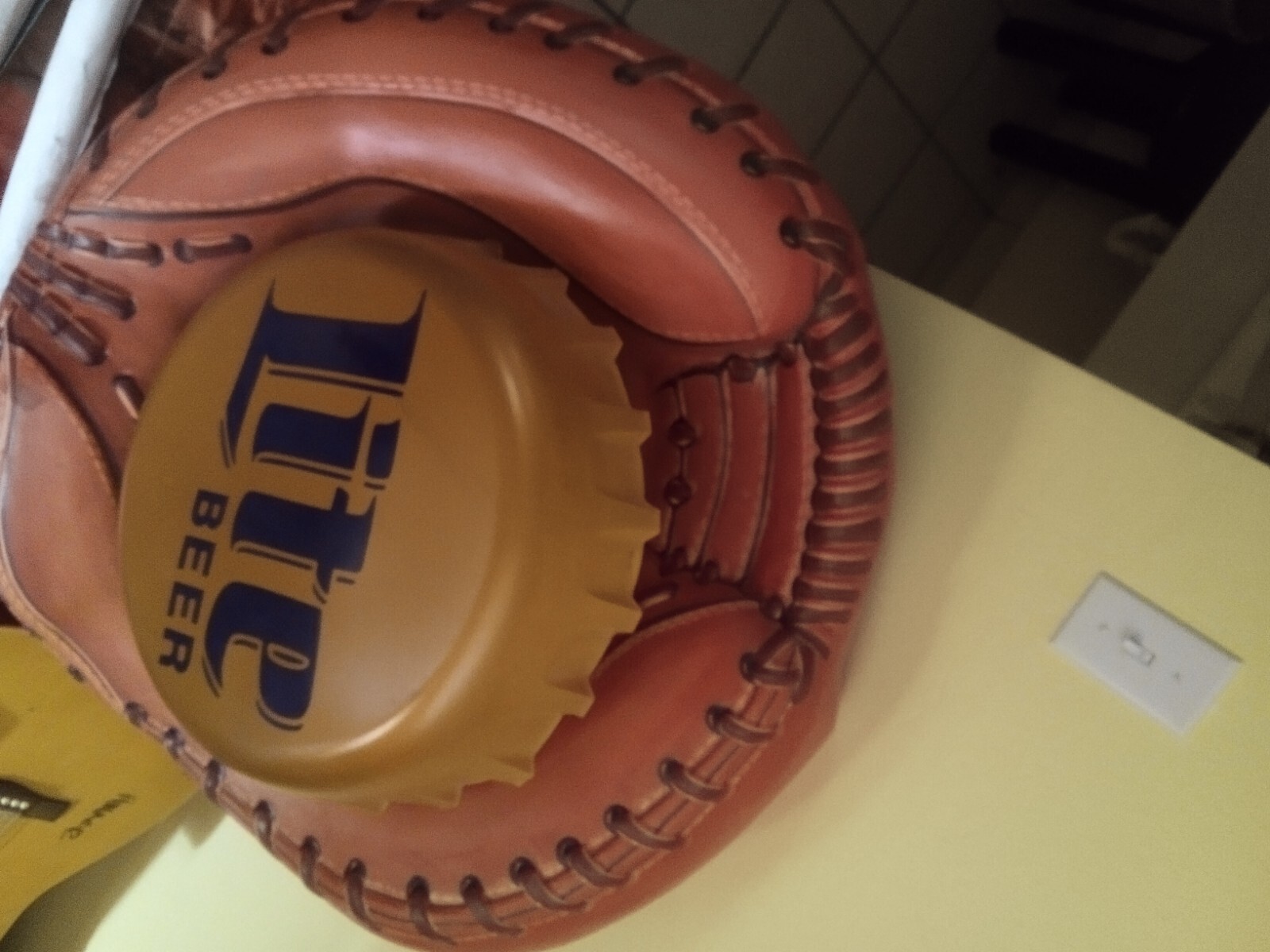 Vintage 1993 Miller Lite Baseball Catcher Mitt Bottle Cap