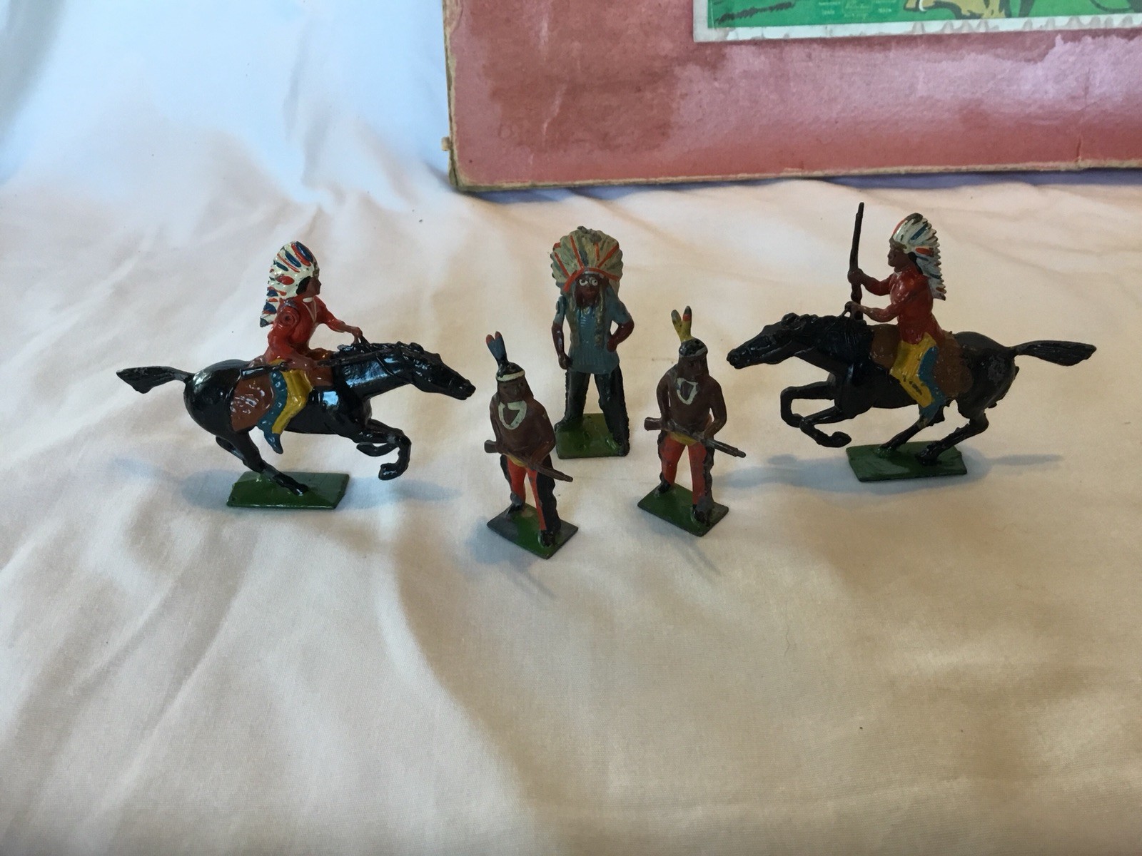 Britains Ltd. Prarie Schooner Covered Wagon With Escort And Attacking Indians