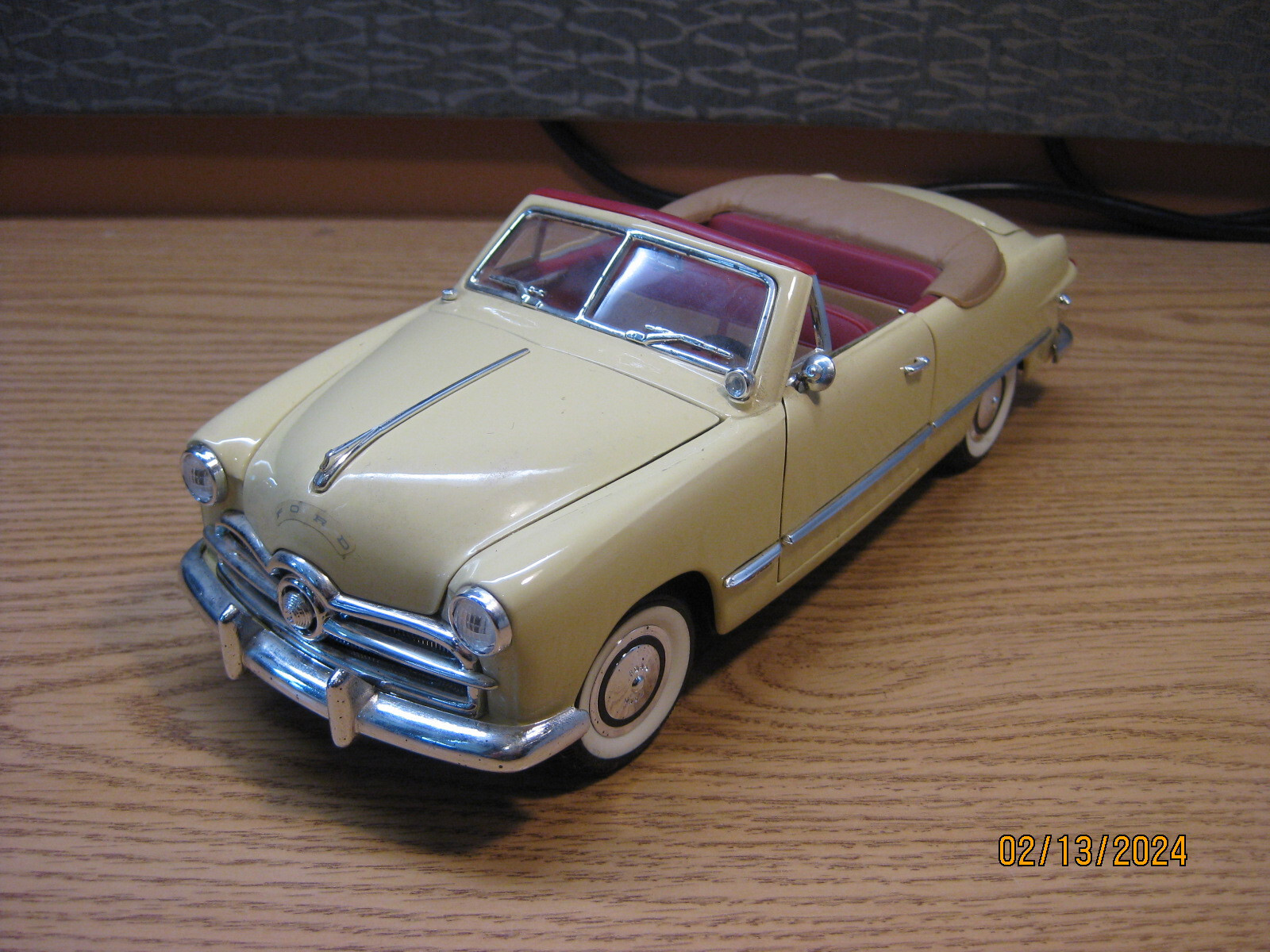 1/18 1949 FORD CONVERTIBLE, IN PALE YELLOW , BY MIRA , NO