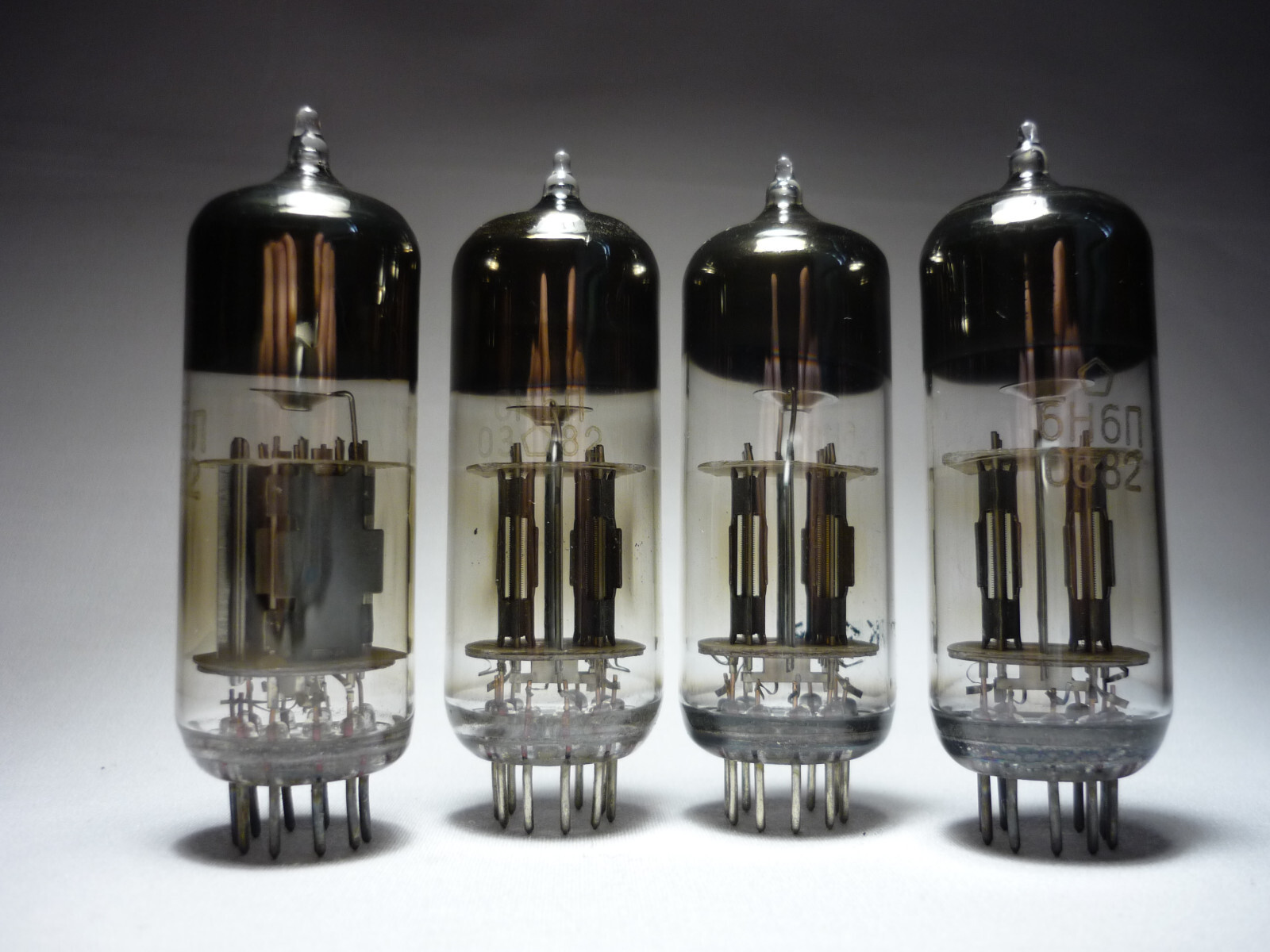 4pcs. 6N6P / 6Н6П Double triode SAME DATE 1982 ~ E182CC 4pcs. 6N6P / 6Н6П Double triode SAME DATE 1982 ~ E182CC
