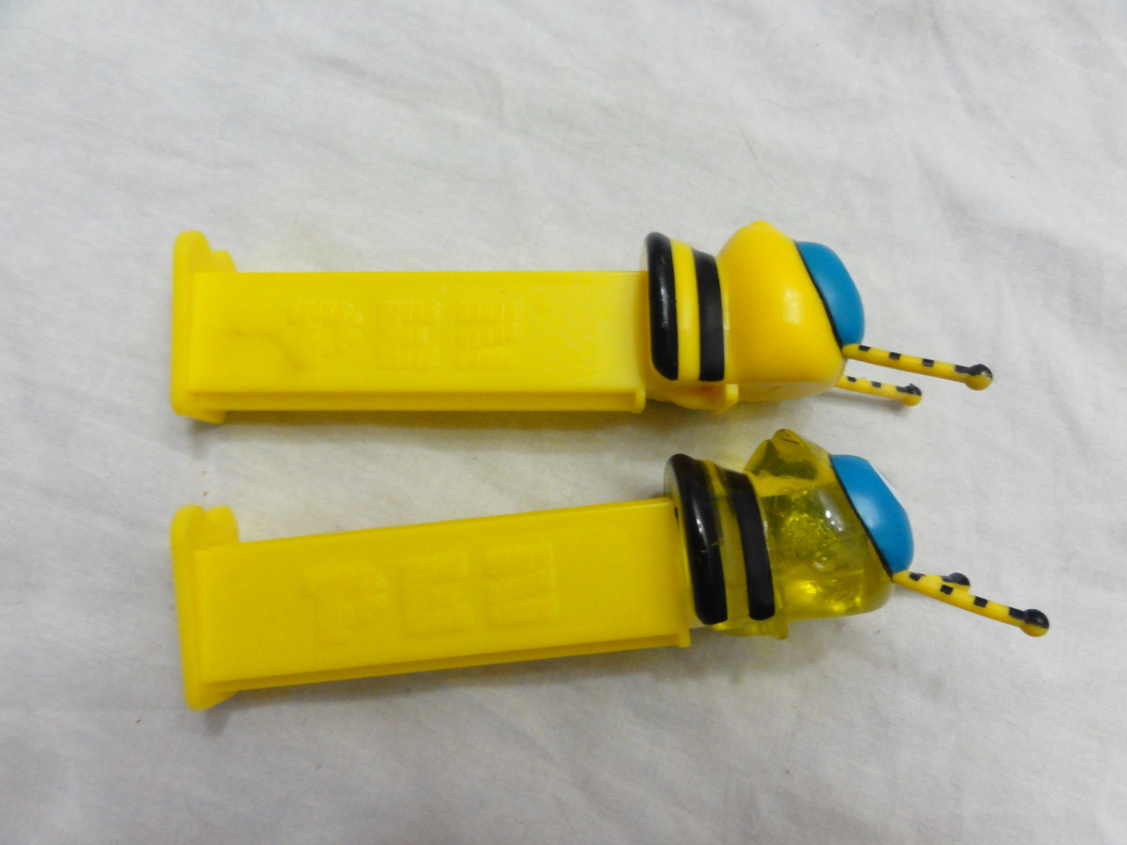 PEZ LOT 2 BUGZ - Yellow & Yellow Crystal Head - Baby Bee - 4.9 - Slovenia