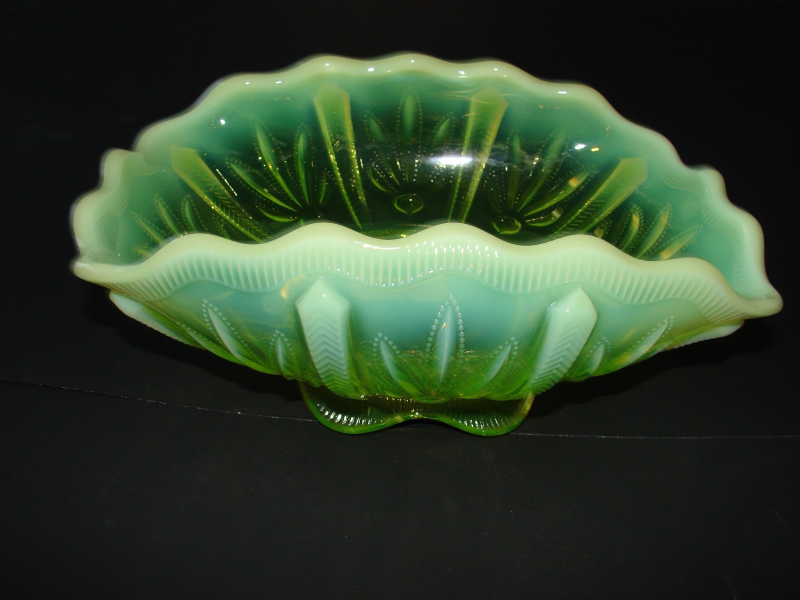 fenton  vaseline-uranium glass  opalescent cactus oblong banana bowl