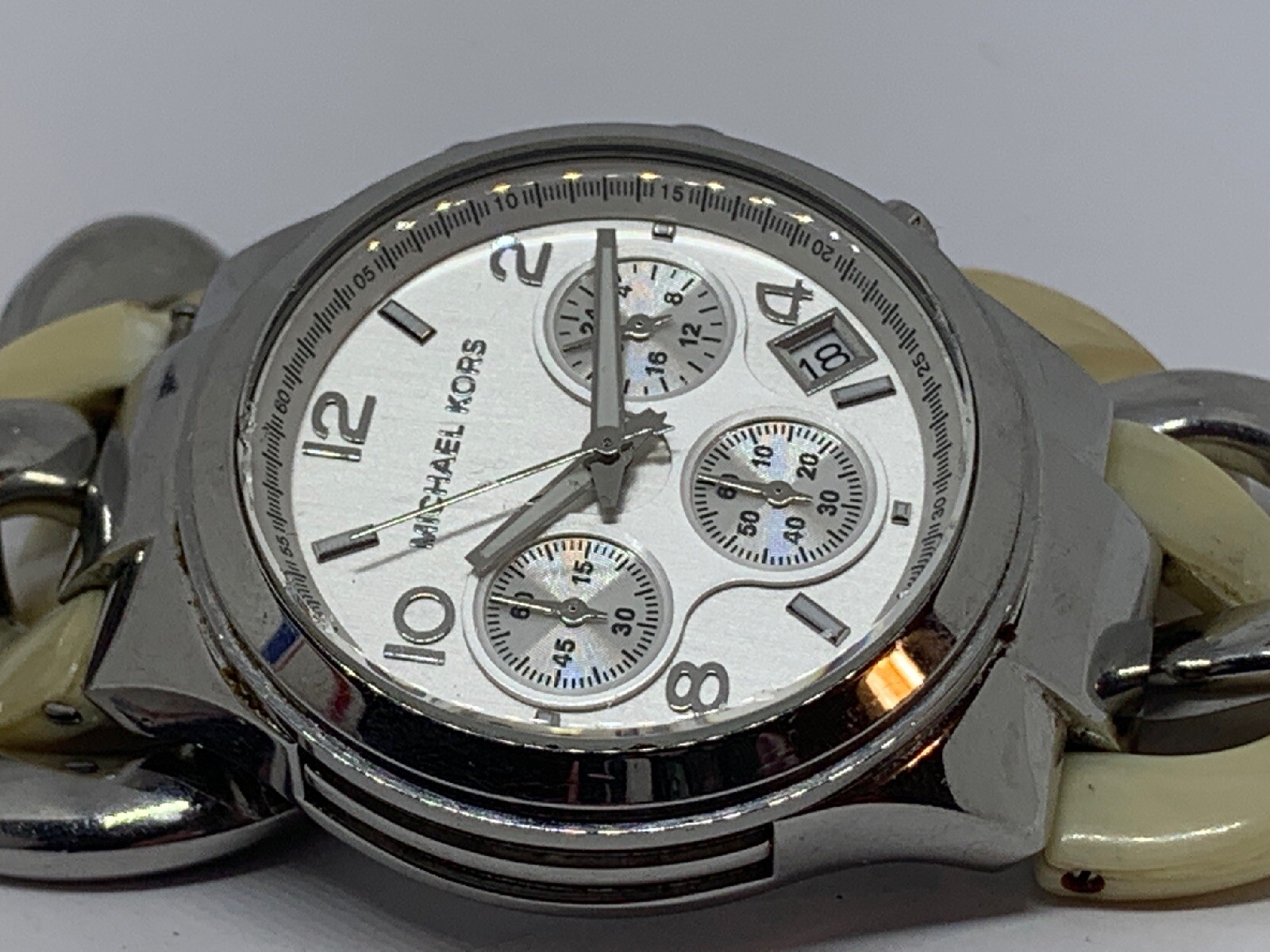 Michael Kors MK4263 Womens Stainless Steel Analog Silver Michael Kors MK4263 Womens Stainless Steel Analog Silver