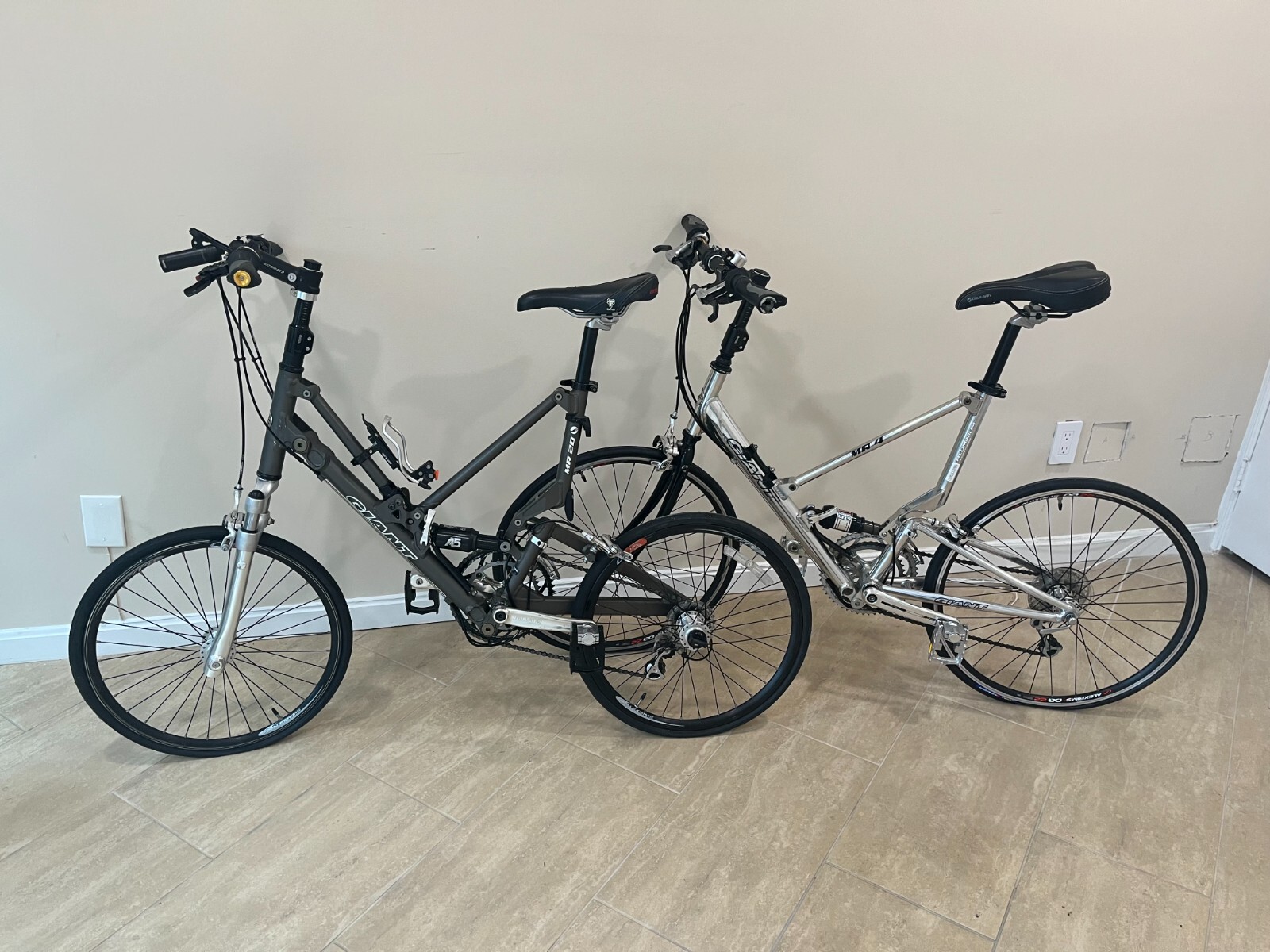 Giant MR-20 & MR-4 Folding Full-suspension Road Bike Set Giant MR-20 & MR-4 Folding Full-suspension Road Bike Set