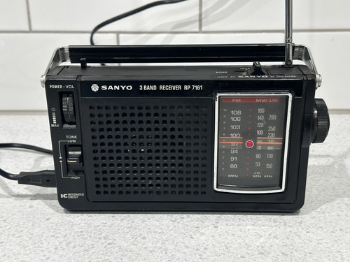 整備動作品　SANYO Groovy M 3バンド・ラジオ　RP-7500 Yahoo!オークション - SANYO サンヨー FMラジオ RP7500 3バンド
