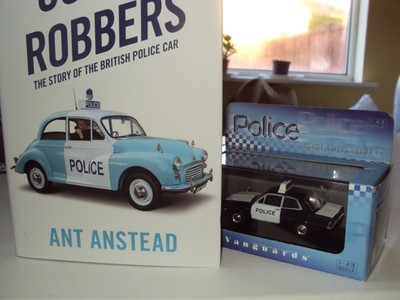 CORGI VANGUARDS VAUXHALL VIVA HB AYR BURGH POLICE BEAT CAR VA08704D H/B BOOK