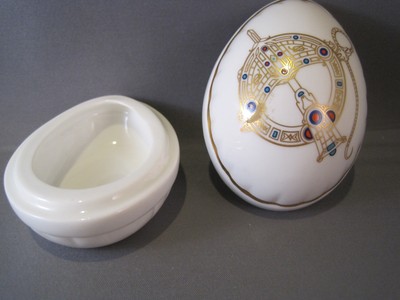 Royal Tara Trinket Bone China EGG SHAPED Box Galway Ireland Celtic Design