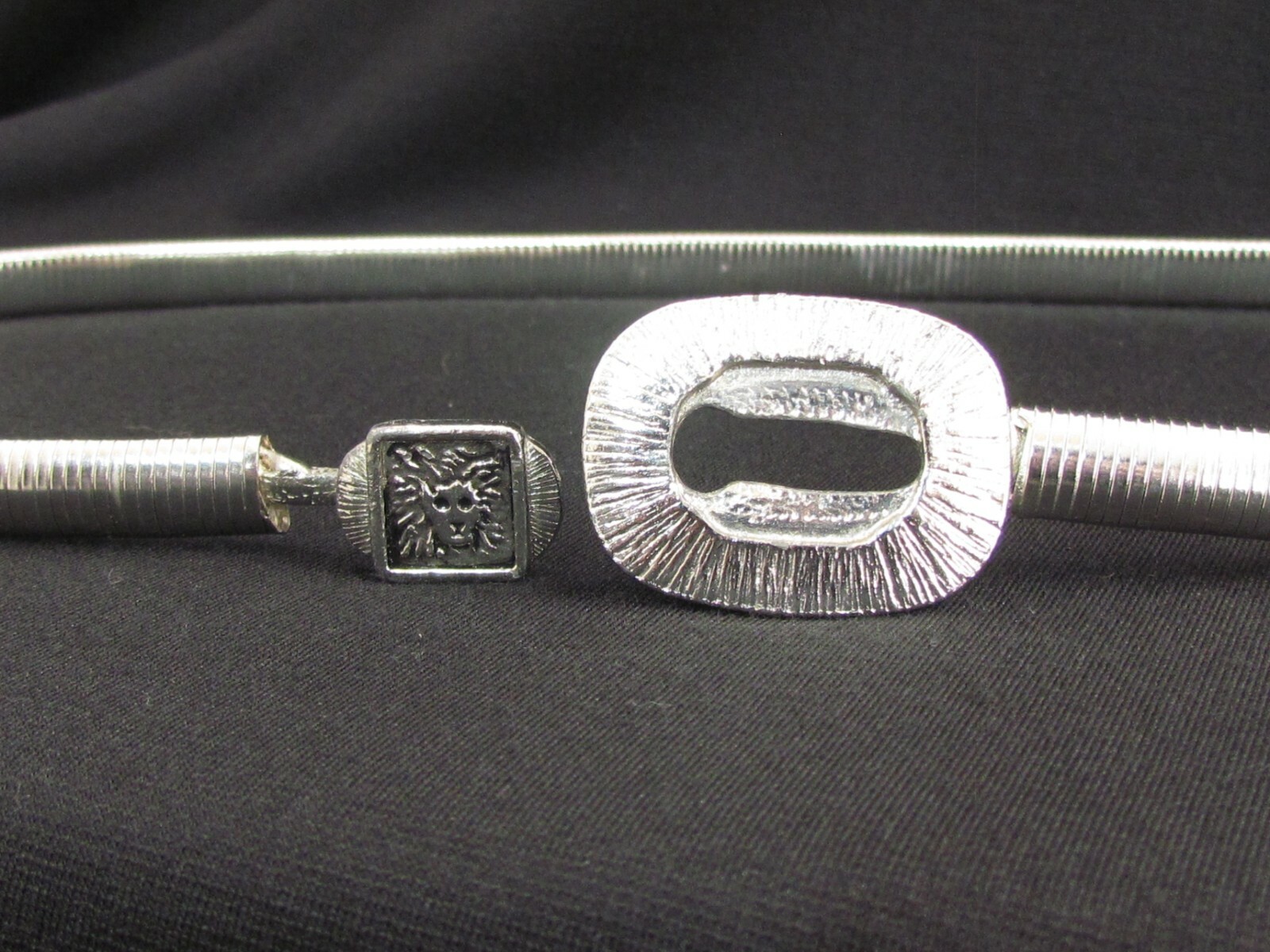 VINTAGE Anne Klein Serpentine Belt Silver Tone, Stretch, Lion Head Buckle