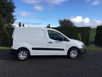2017 Peugeot Partner 850 1.6 BlueHDi 100 Professional Van [non SS] PANEL VAN Die