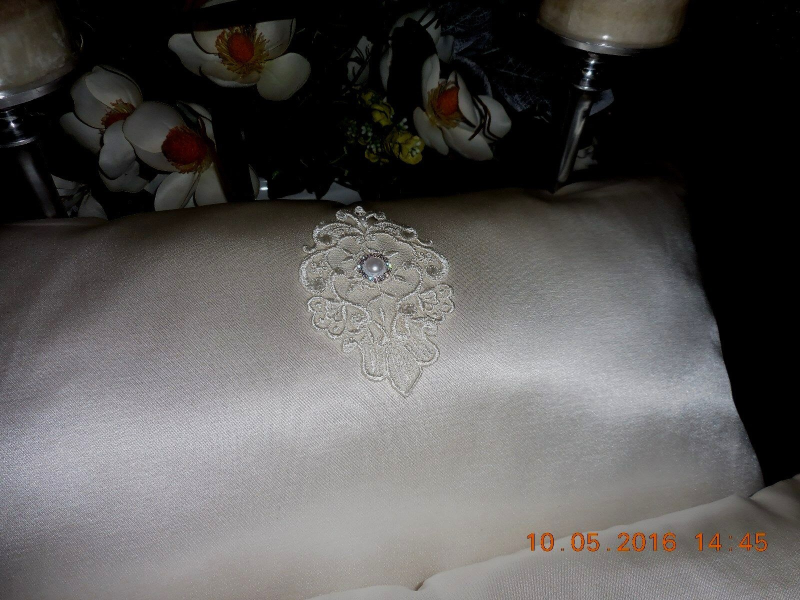 Bride and Groom Wedding Kneeling Pillows( White Cream )