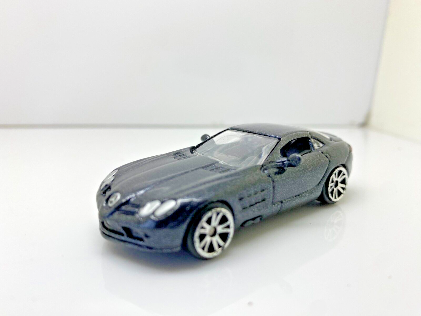 CMC 1/18 Scale Diecast M-045C Mercedes-Benz SLR McLaren 2003