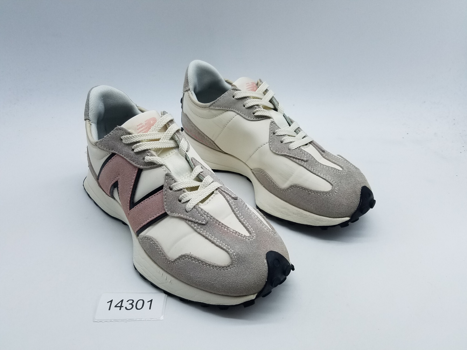 New Balance 327 Girl's Size 7 D (Wide) Running Shoes White