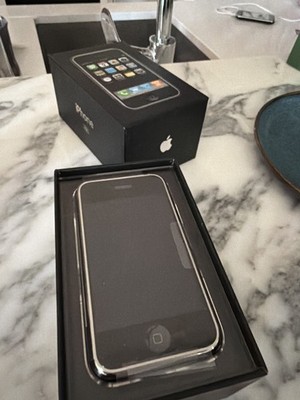 Old Stock Apple iPhone 2g 8gb 1st Generation Collector Piece 12