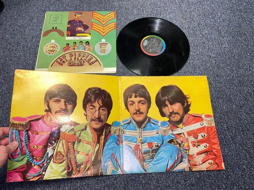 The Beatles Sgt. Peppers Capitol SMAS 2653 w/ Poster Rainbow