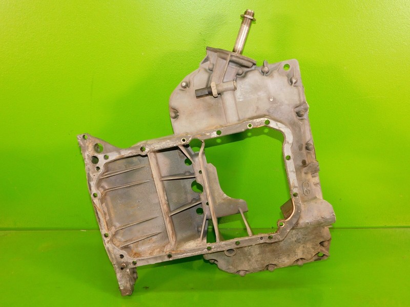 01-05 VW Passat GLX OEM 078103603 2.8 V6 upper engine motor oil pan top sump