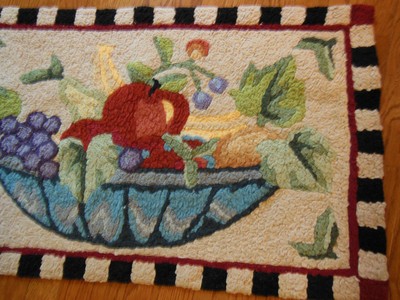 MULTI COLORED YARN RUG FRUIT BOWL DESIGN COLORS CRISP & BRIGHT 33&1/2