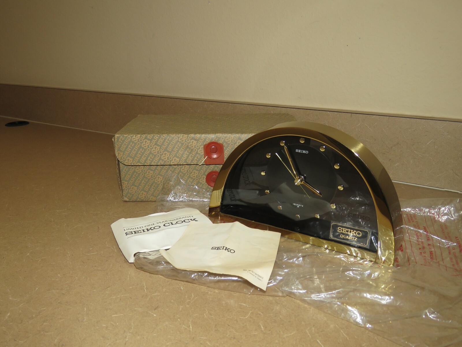Vintage Seiko QQZ137G Half Moon Gold Black Mantle Clock NEW Vintage Seiko QQZ137G Half Moon Gold Black Mantle Clock NEW