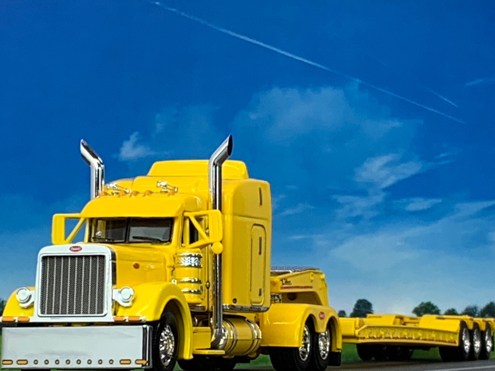 1/64 DCP YELLOW PETERBILT 379 W/ 63