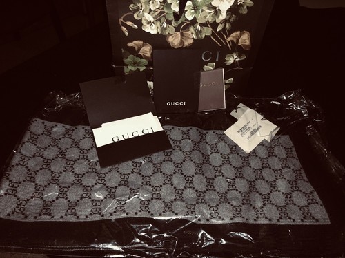 AUTHENTIC New Gucci GG 100% Wool Reversible Black/Gray Polina Scarf #4210683G206