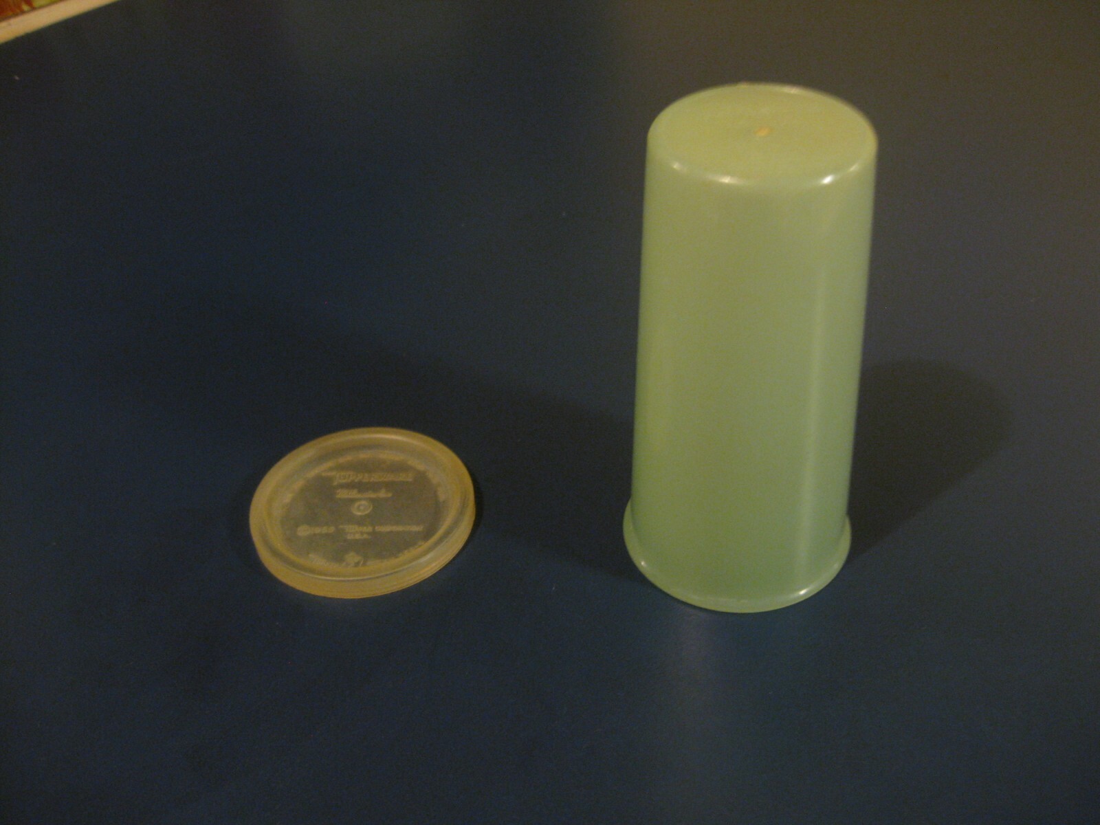 Vintage Tupperware Tumbler Cup 117 with Lid Holds 6 Ounces